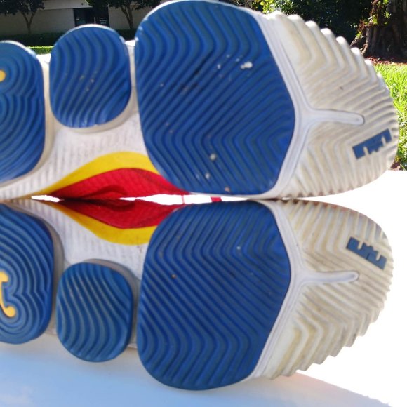 Nike Men's LeBron 16 Low SuperBron Size 8 Red Basketball Shoes Sneakers - Picture 14 of 16